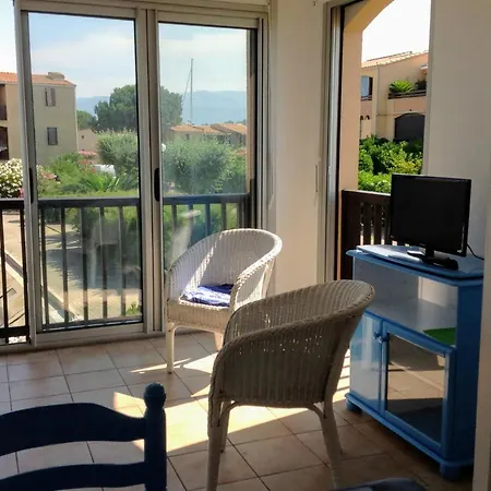 Appartement-marina Climatise 4 Couchages Avec Piscine Apartmán *