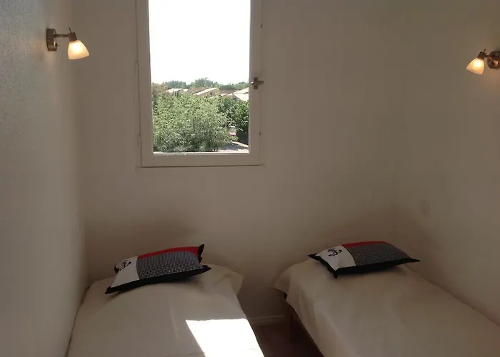 Appartement-marina Climatise 4 Couchages Avec Piscine *